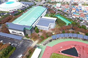 Solar power generation complex utilizing public facilities